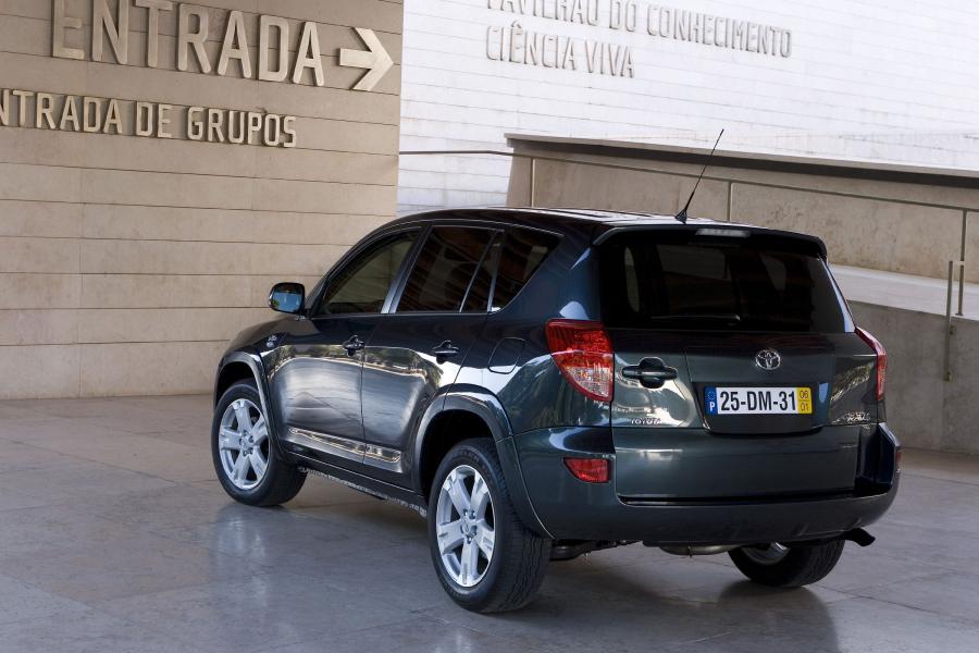  Toyota RAV4 2005 года  (фото 69 из 172)